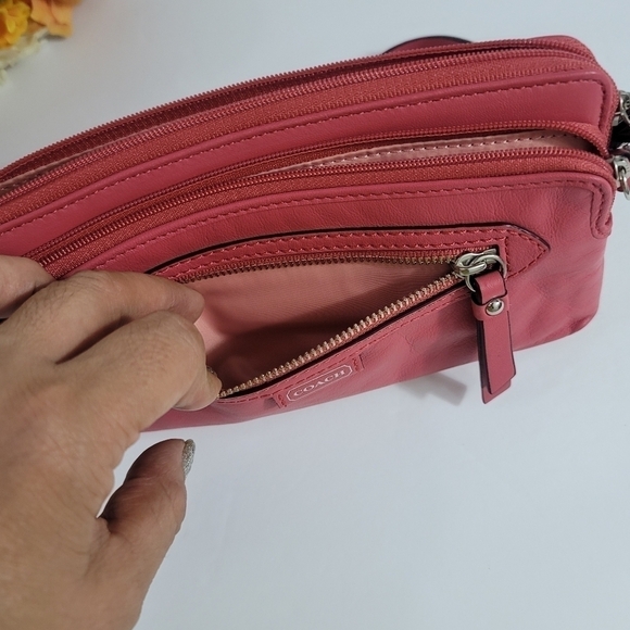 COACH LEGACY CORAL WRISTLET LEATHER - Picture 9 of 11